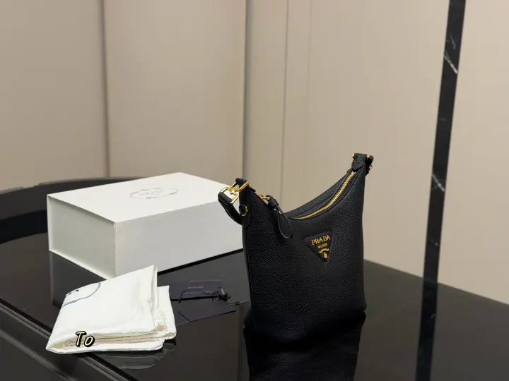Prada Size: 19*21cm--07